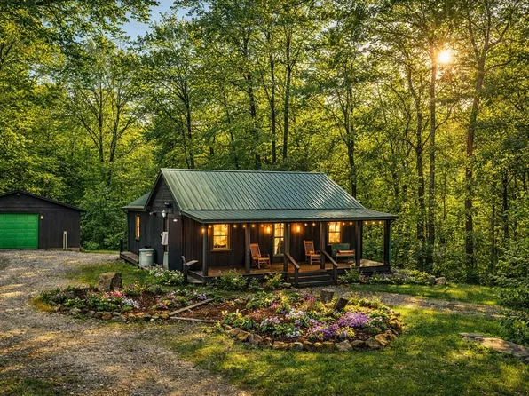 1435 Pilot Rd, Stanton, KY 40380