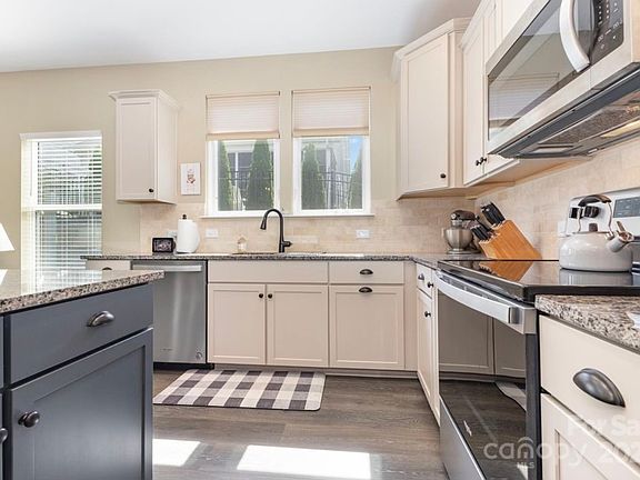5th image of 26043 Appleyard Ct