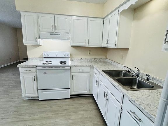 2nd image of 1408 Jackson Ln APT 1