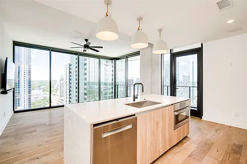 84 East Ave #2801 Photo 1
