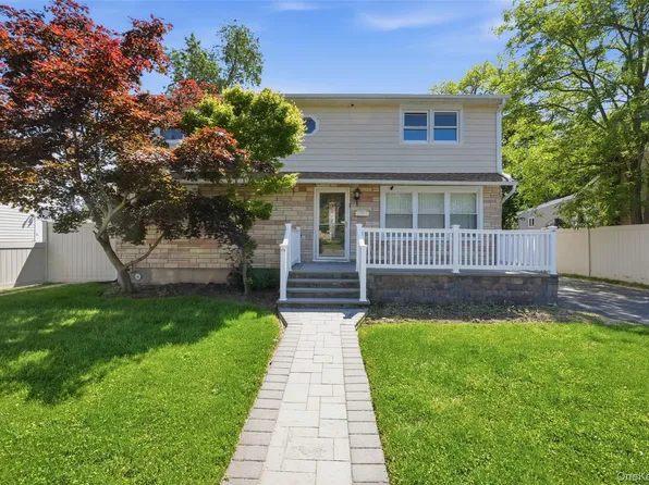 7 Penndale Drive, Amityville, NY 11701
