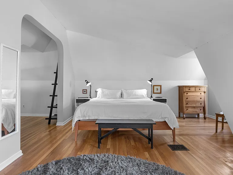 Upstairs Bedroom #1 | King Bed