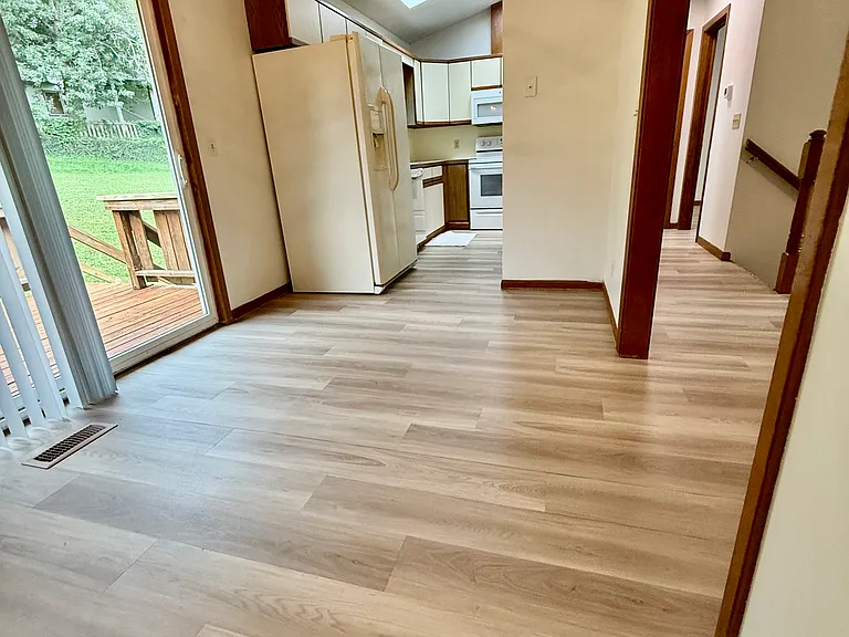 Dining room into kitchen