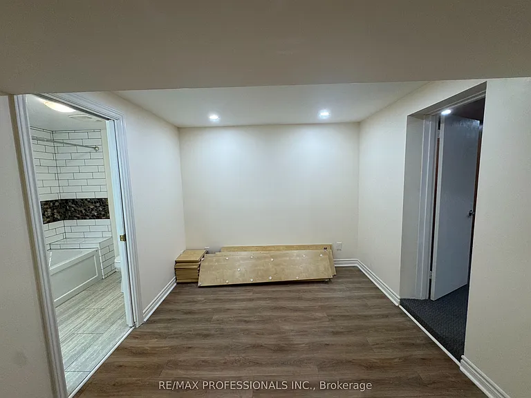 102 Paulart Dr #BASEMENT — Photo 13