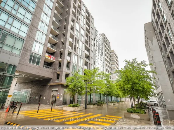20 Minowan Miikan Ln #419, Toronto, ON M6J 0E5