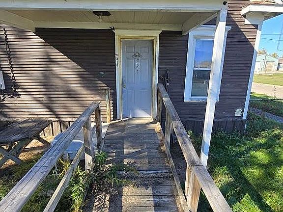 4th image of 2202 Jerome St