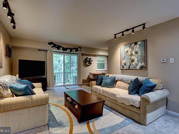 2nd image of 19 Wexford Dr