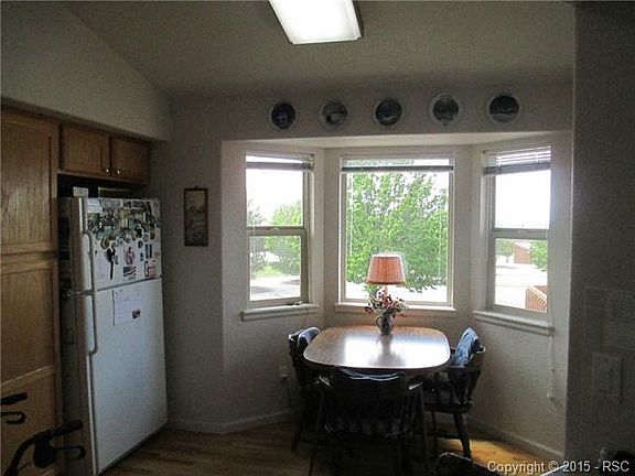 14x12 Kitchen with hardwood floor, bay window & all appliances