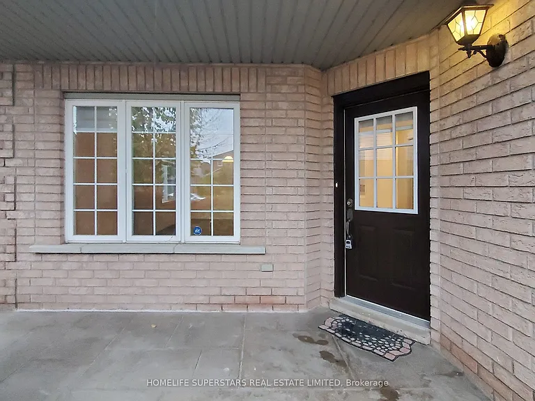 32 Holkham Ave — Photo 3
