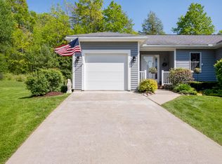 12 Alcott Ln, Pittsfield, MA 01201