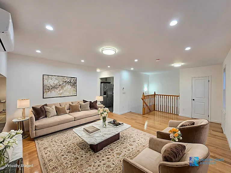 12 Grimsby St #2A — Photo 2