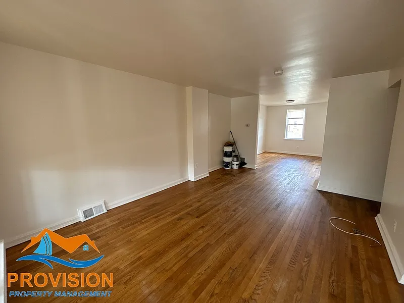 3 bed, 2.0 bath, 1024 sqft, $1,650 — Photo 3