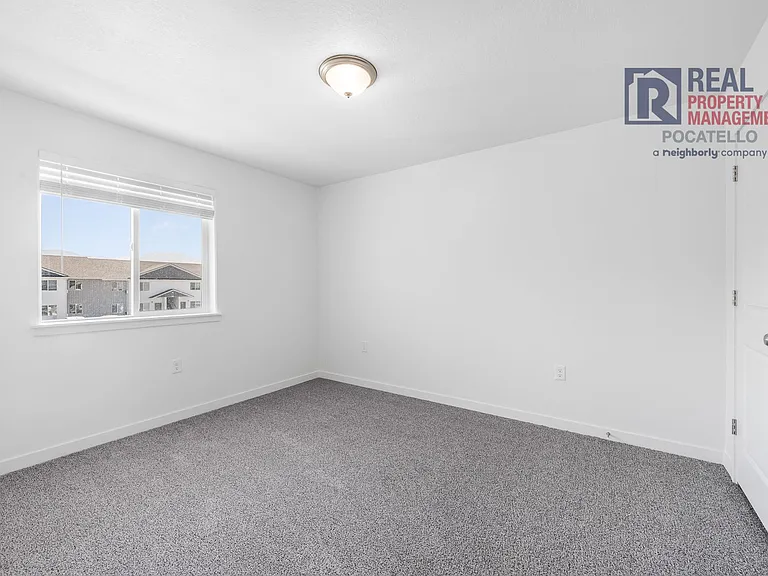 5777 S 5th Ave — Photo 7