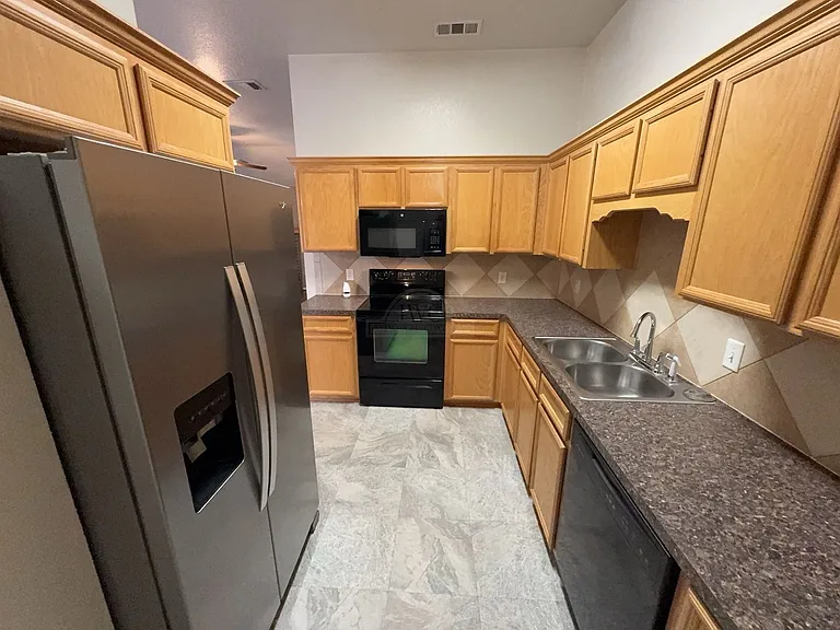 9911 Diana Dr — Photo 7