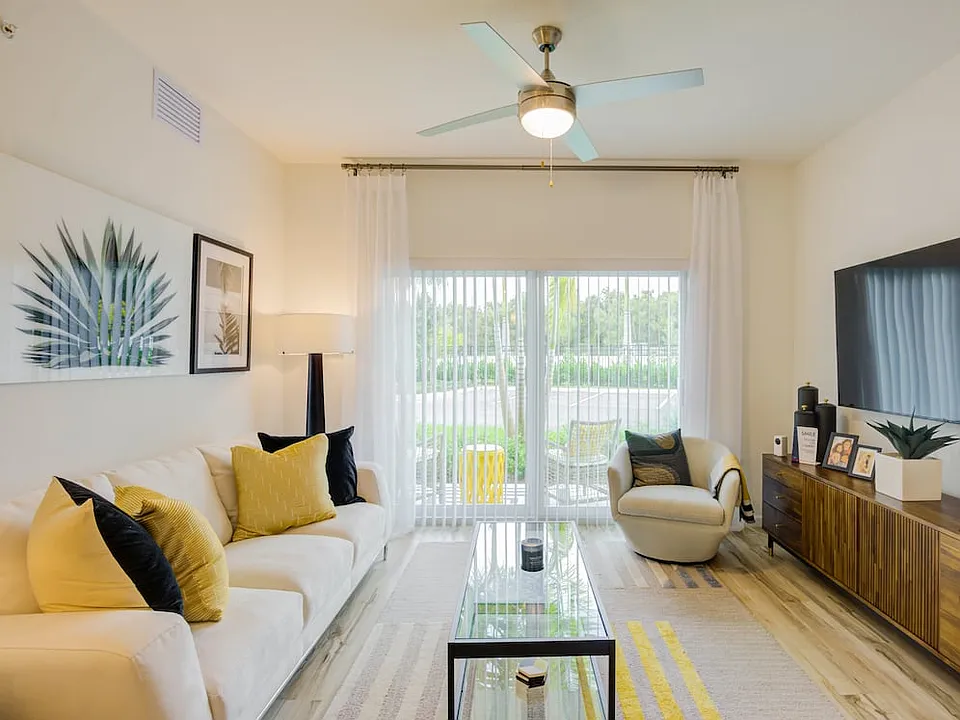 East Phase Living/dining area