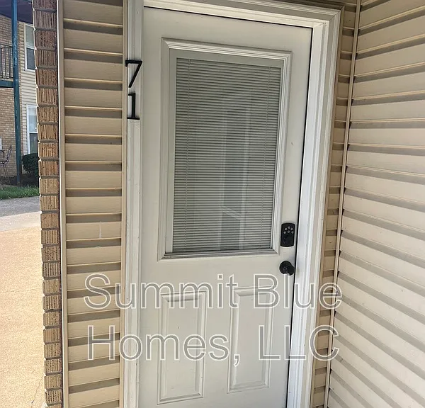555 N Dupont Ave — Photo 10