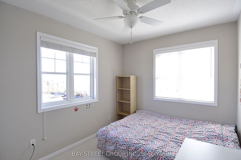 Oakville Townhouse for rent - 3 Bedrooms — photo 6
