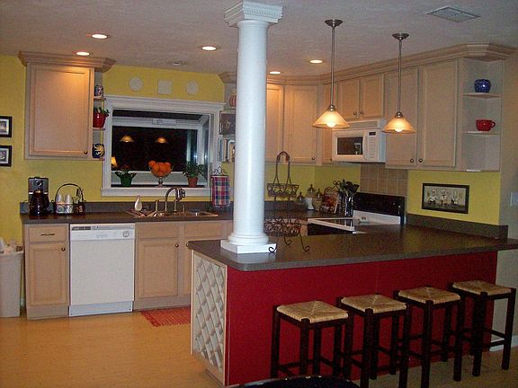 Great floorplan for entertaining