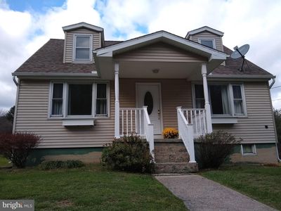 105 Schaeffers Hl, Pottsville, PA, 17901