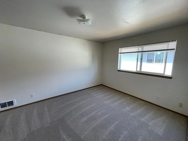 Schell (1410 NW Falls Creek Loop) — Photo 12