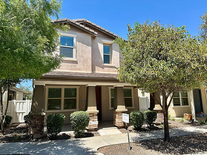 3833 E Robert St — Photo 1