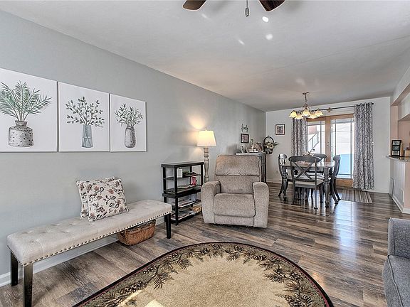 4th image of 140 Penn Crest Dr