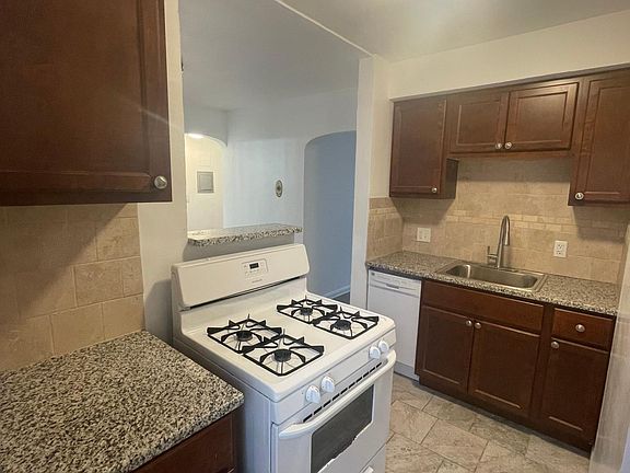 4th image of 16345 Van Aken Blvd APT 2A