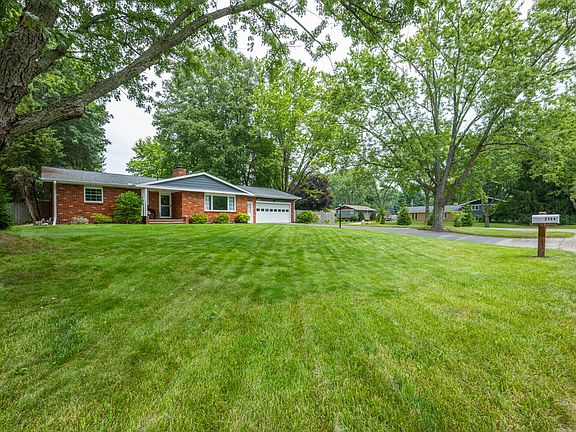 2nd image of 2351 Fountain Ln
