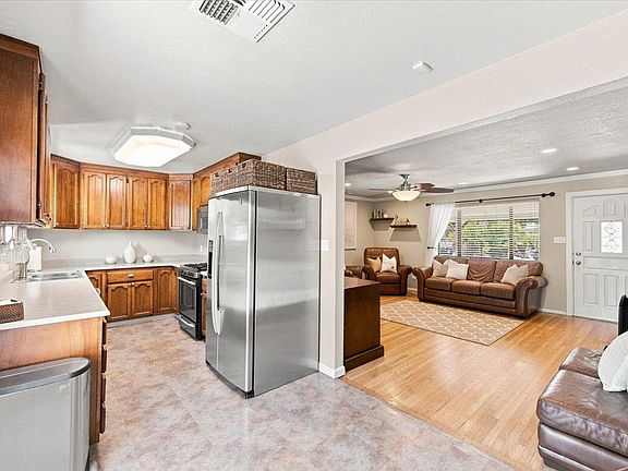 4th image of 8491 Wade Ct