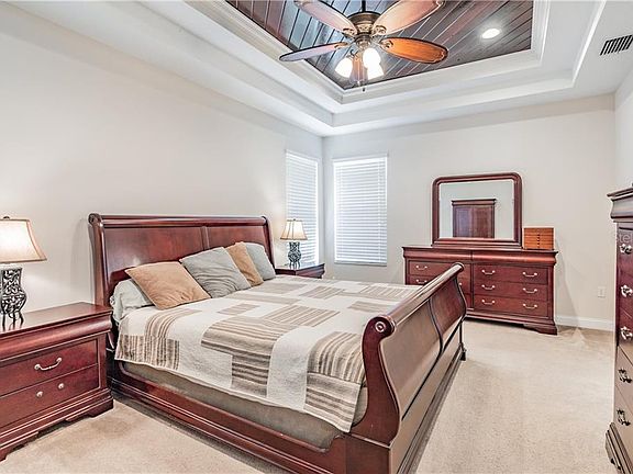 3rd image of 7913 Grasmere Dr