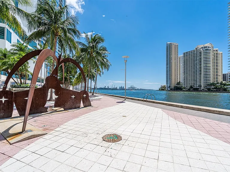 300 S Biscayne Blvd #T-3702 — Photo 25