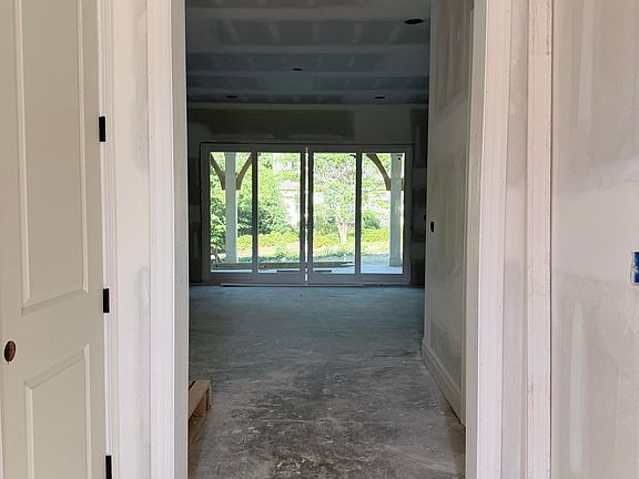 5th image of 118 Fleetwood Dr
