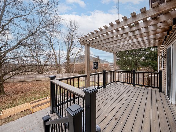 4th image of 55 Village Cir