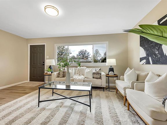 4th image of 865 Bellarmine Ln