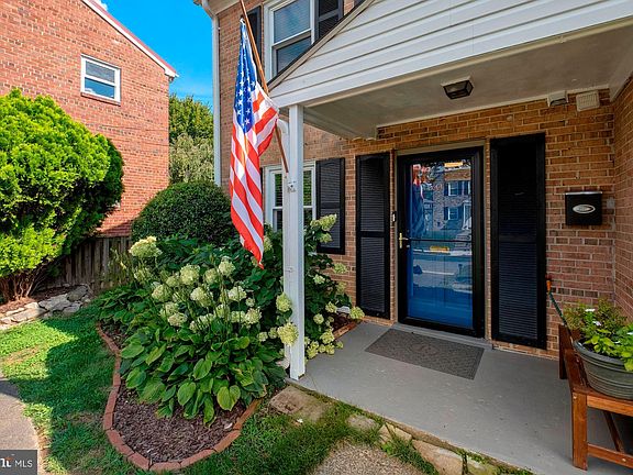 2nd image of 505 E Custis Ave