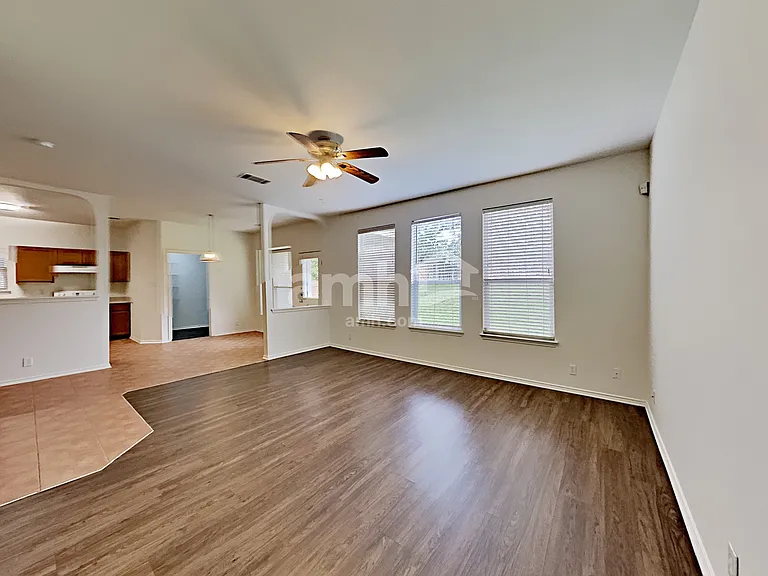 2915 Encino Riv — Photo 8
