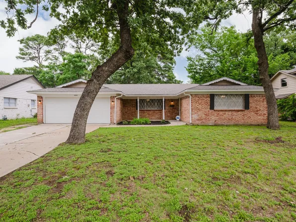 3605 Falcon Dr, Forest Hill, TX 76119
