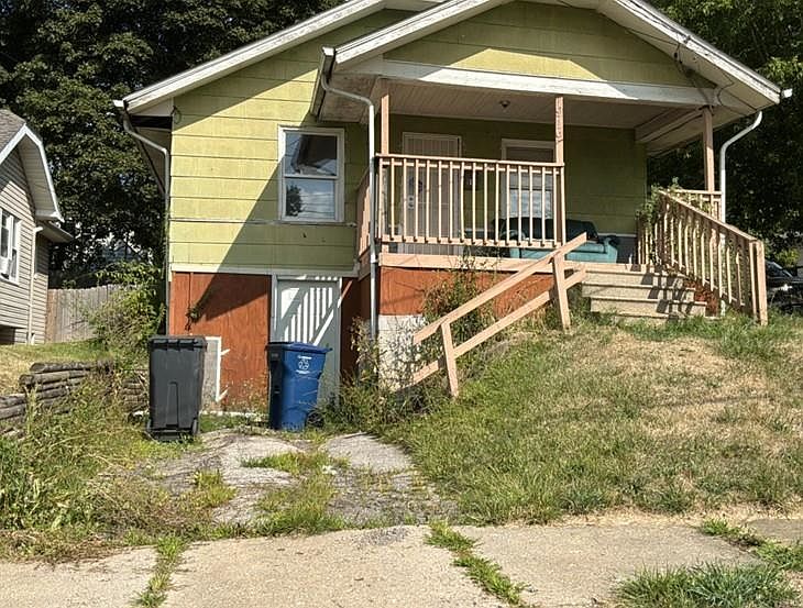 1st image of 919 Vosburg St