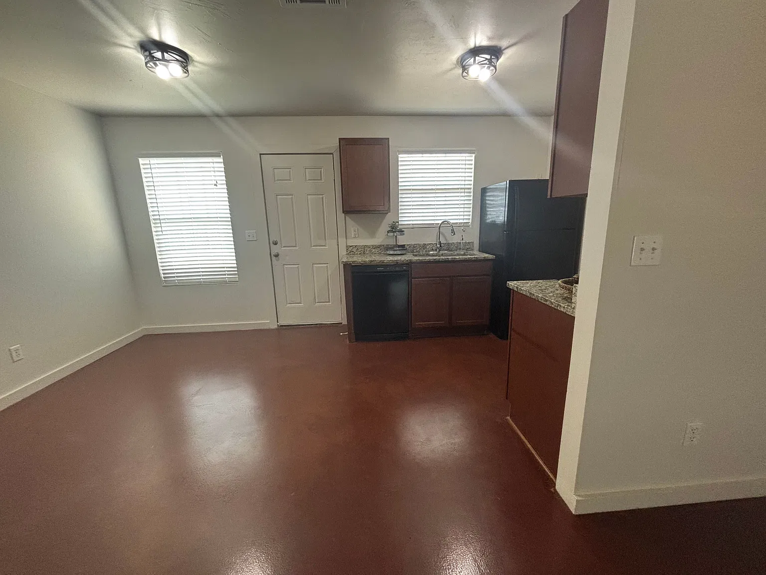 Updated 3 Bed / 2 Bath Duplex on 15 Acres FamilyFriendly Community with Playscape — Photo 3
