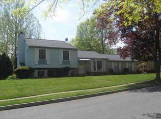 824 Briarwood Ln, Camp Hill, PA 17011