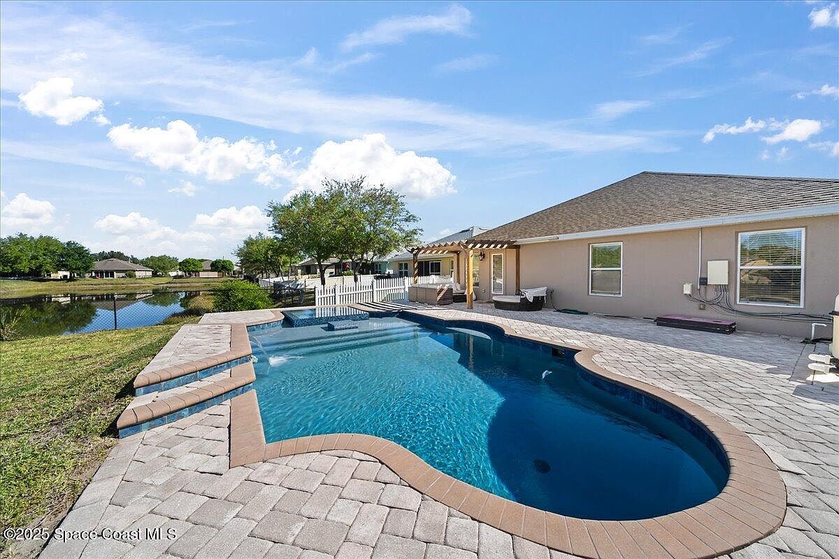 サカン｜ peak 6045 Mazeno Peak St, North Las Vegas, NV 89031 | Zillow