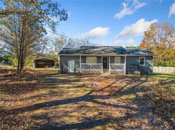 51 Jennifer Ln, Rydal, GA 30171