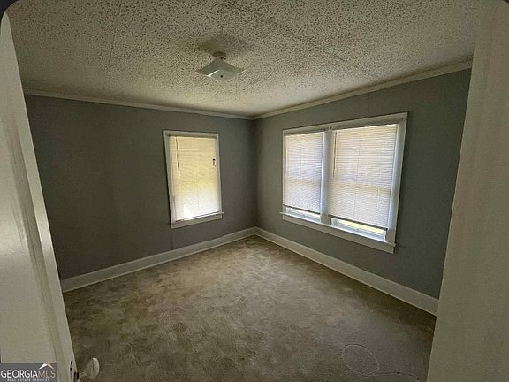 4th image of 702 E Waring St