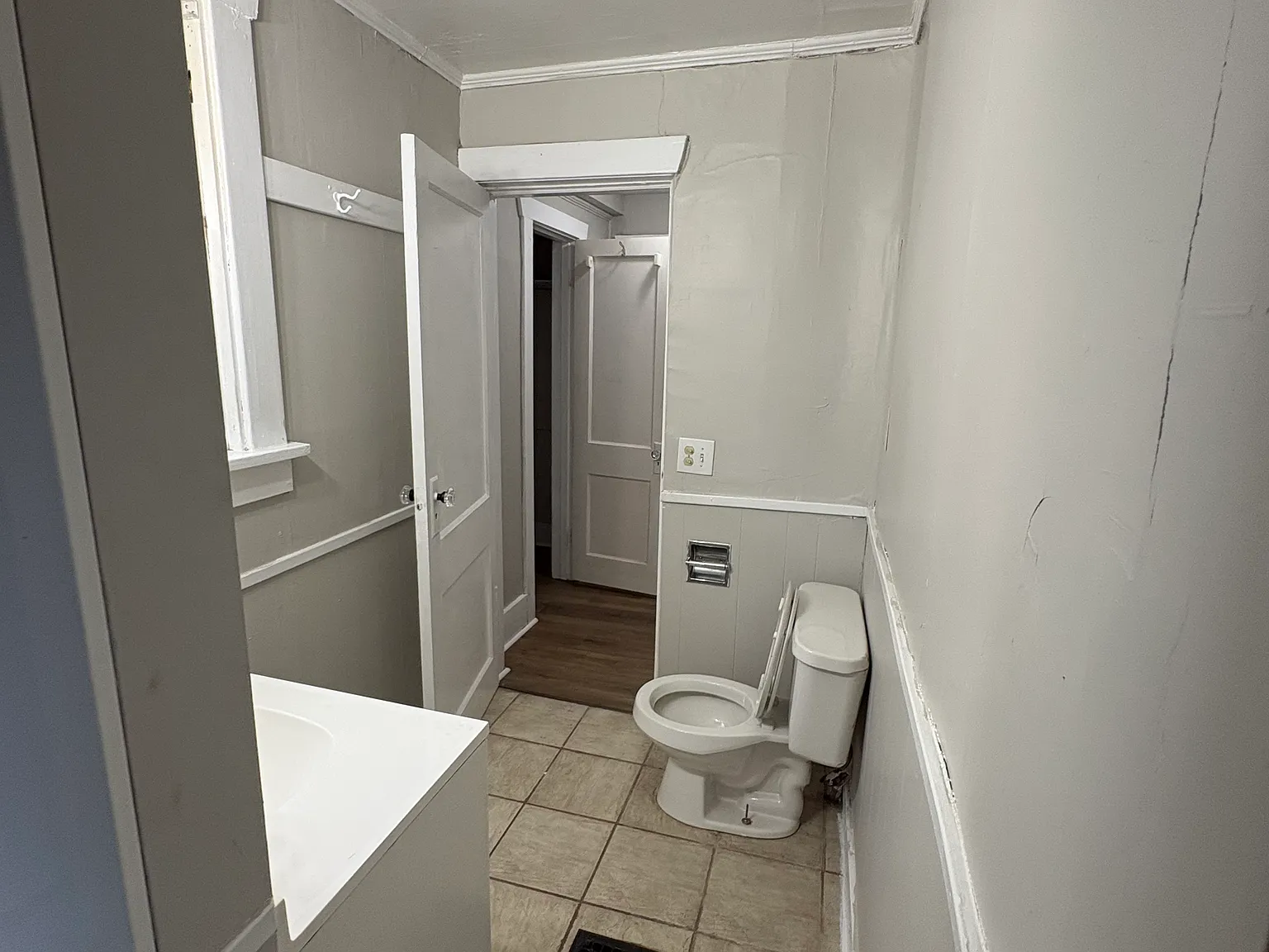 3 bed, 1.5 bath, 996 sqft, $1,149 — Photo 2