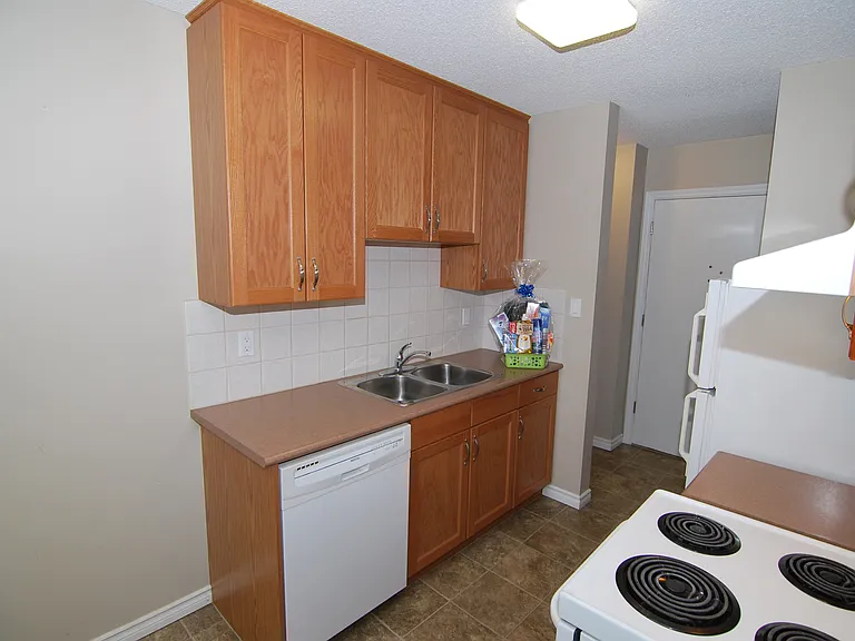 10235 114th St NW — Photo 41