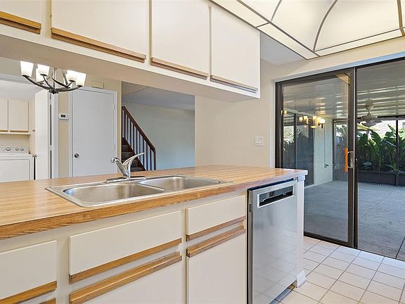 5th image of 1007 Royal Oak Blvd