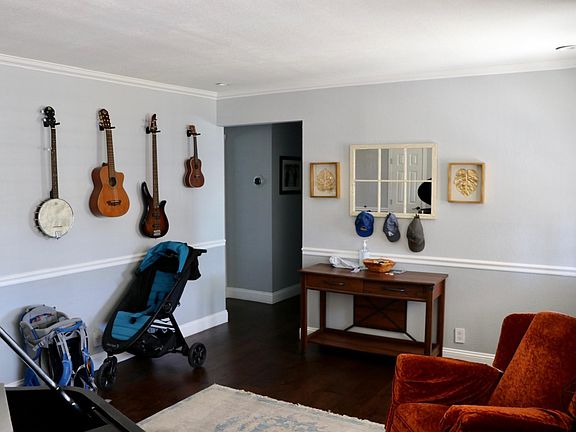4th image of 8201 Elgin Ln