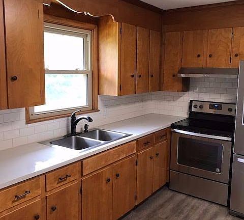 5th image of 1421 Greenview Dr
