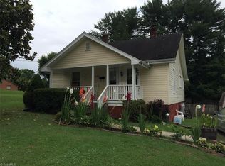 633 Sunset Dr, Mount Airy, NC 27030