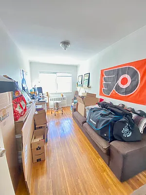 Rented by Zikos Realty Services | media 10